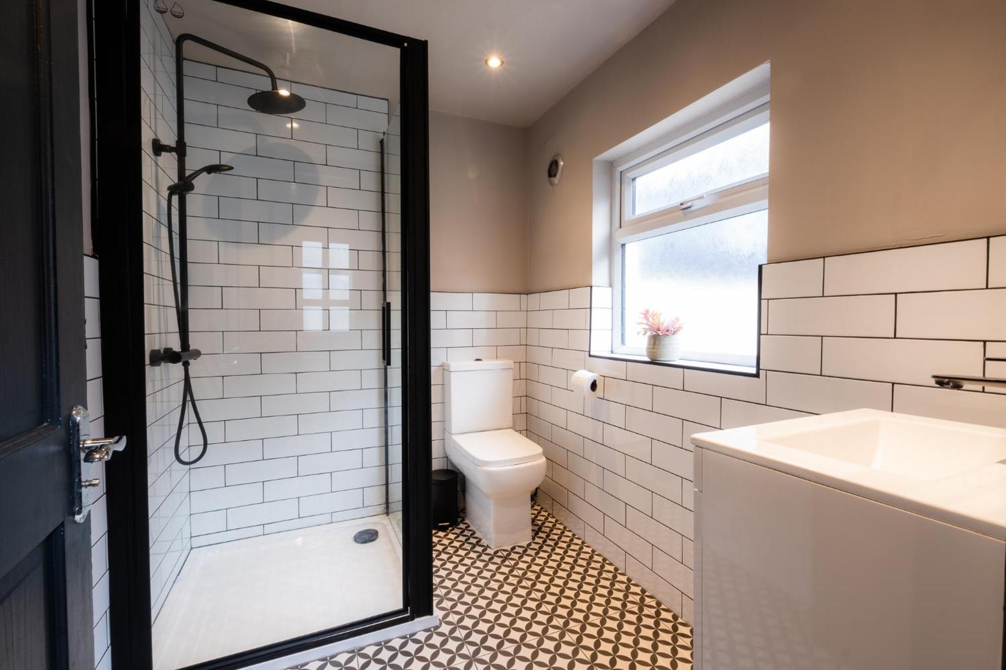 Entire Modern House Liverpool, 6 Bedrooms Dış mekan fotoğraf